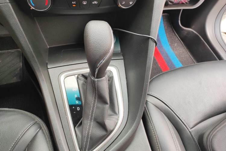 Used Buick GT 2018 18T Automatic Elite Model Gear Lever
