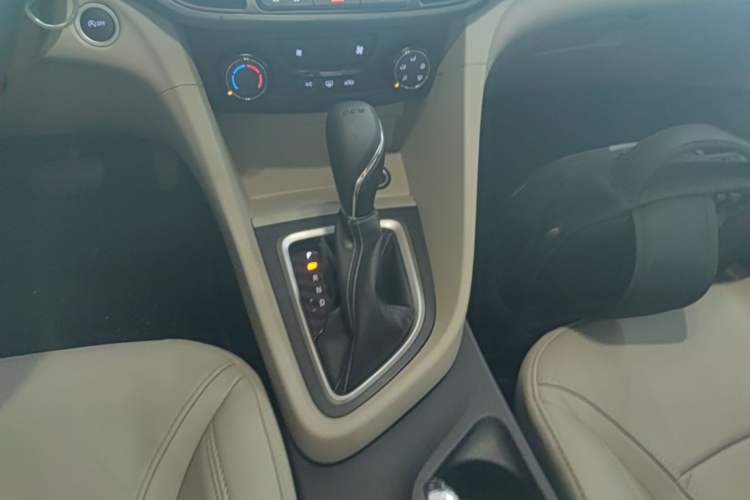 Used Buick GT 2018 15T Dual-Clutch Elite Model China V Standard Gear Lever