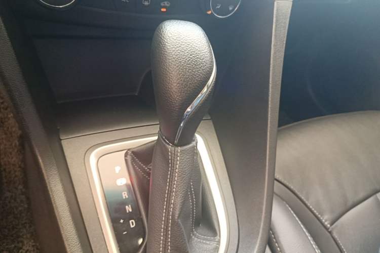 Used Buick GT 2018 18T Automatic Elite Model Gear Lever