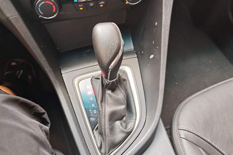 Used Buick GT 2018 18T Automatic Elite Model Gear Lever