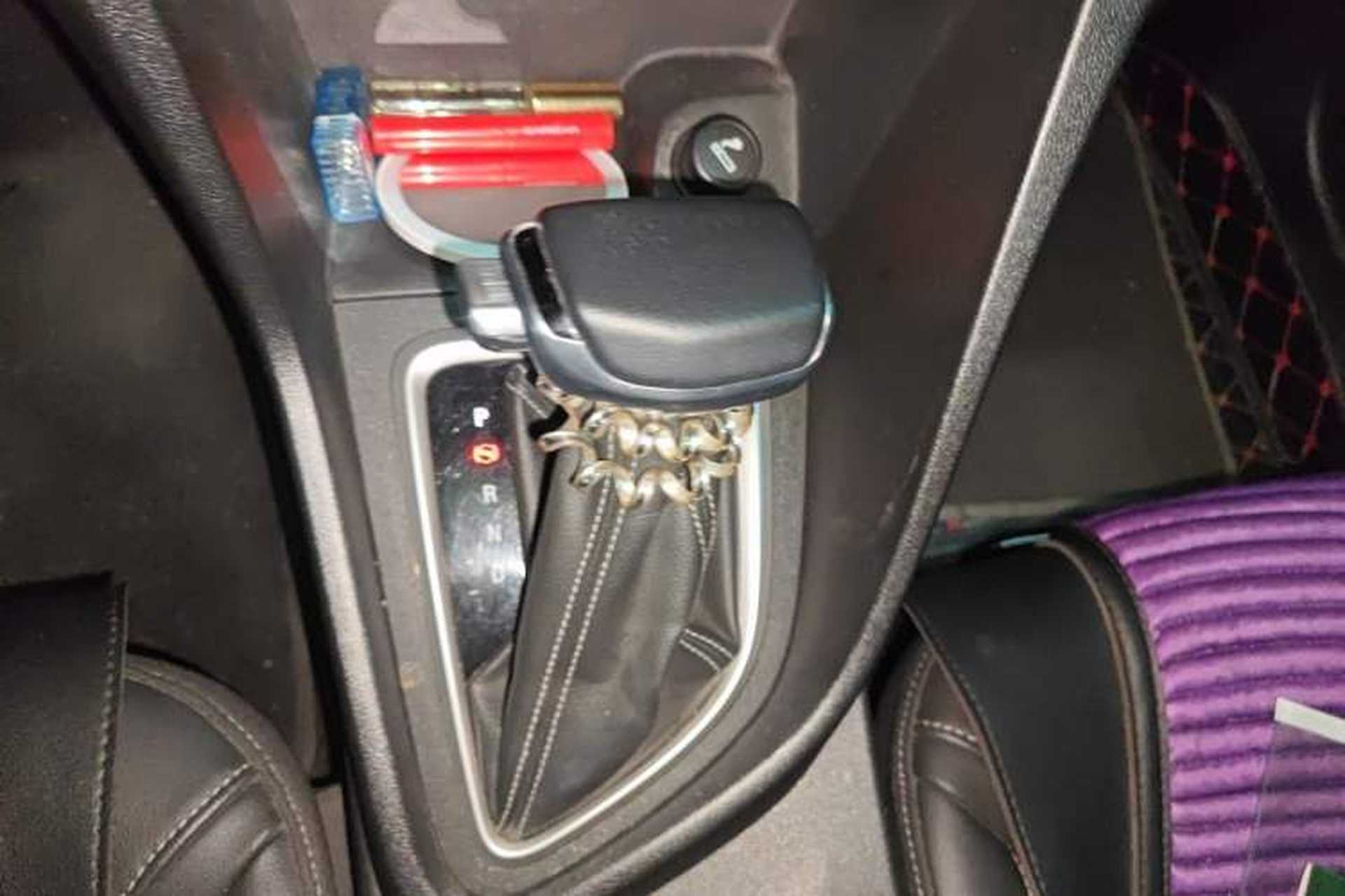 Used Buick GT 2018 18T Automatic Elite Model Gear Lever