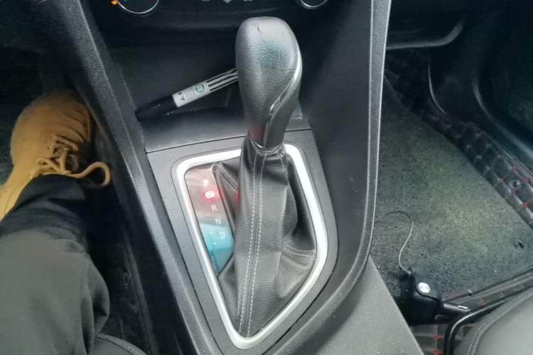 Used Buick GT 2018 18T Automatic Elite Model Gear Lever