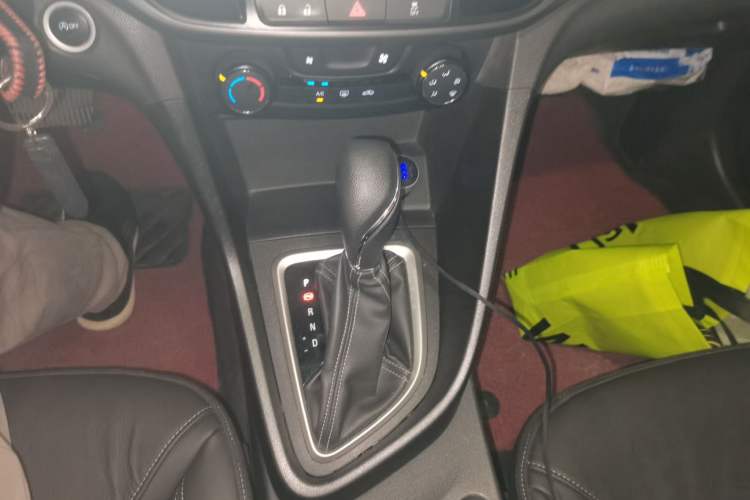 Used Buick GT 2018 18T Automatic Elite Model Gear Lever