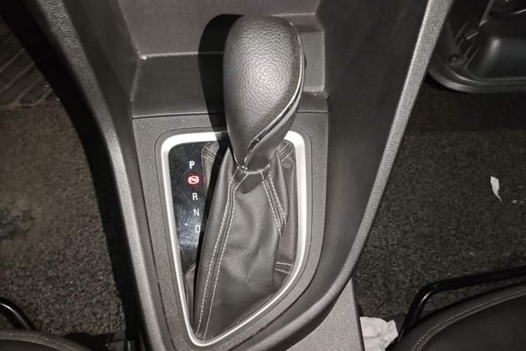 Used Buick GT 2018 18T Automatic Elite Model Gear Lever