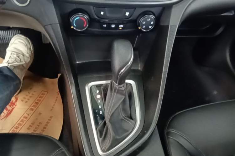 Used Buick GT 2018 18T Automatic Elite Model Gear Lever