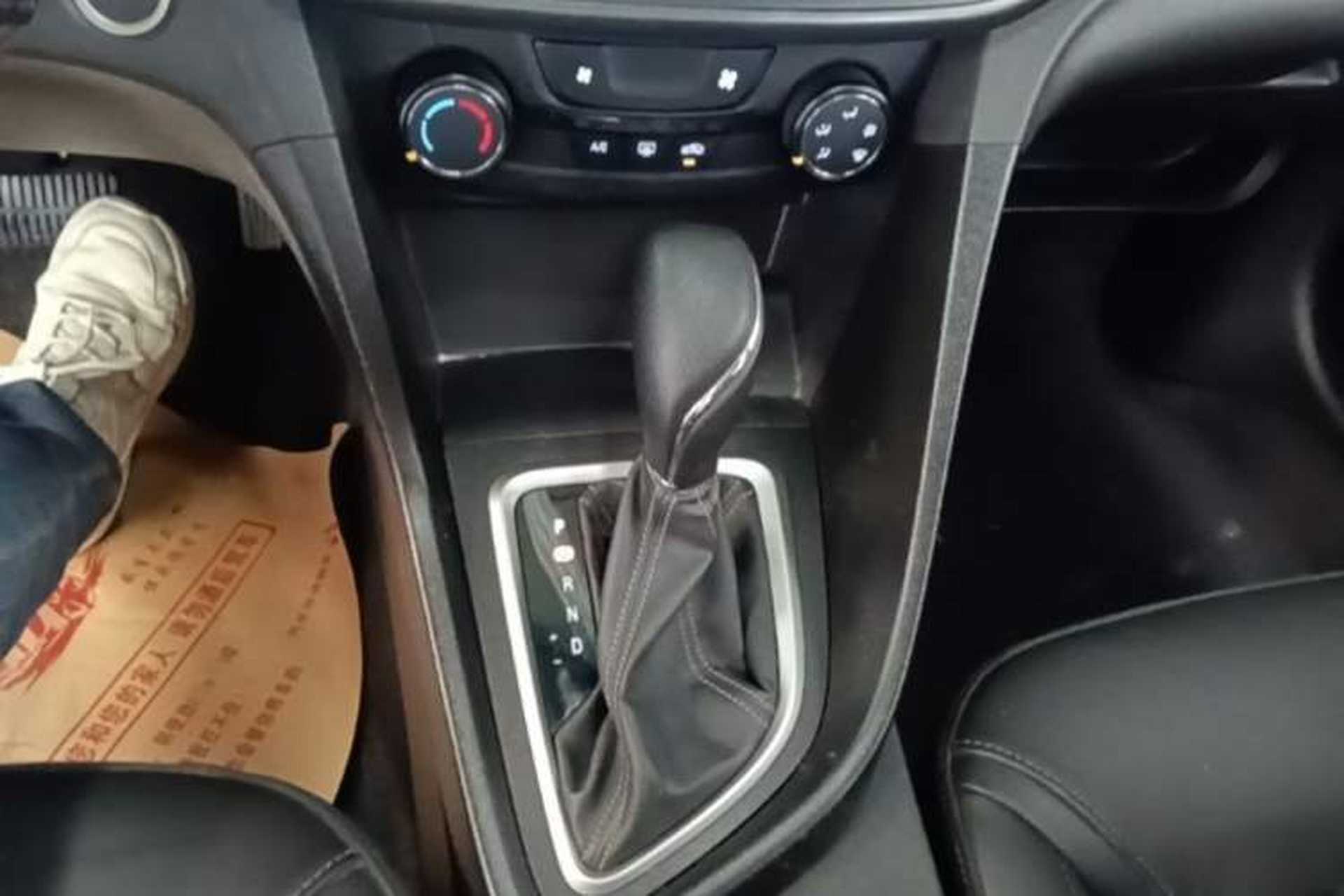Used Buick GT 2018 18T Automatic Elite Model Gear Lever
