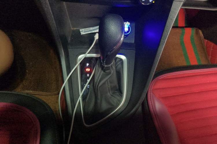 Used Buick GT 2018 18T Automatic Elite Model Gear Lever