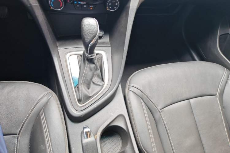 Used Buick GT 2018 18T Automatic Elite Model Gear Lever