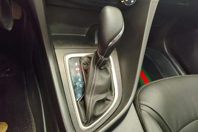 Used Buick GT 2018 18T Automatic Elite Model Gear Lever