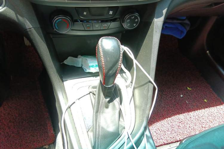 Used Buick GT 2018 18T Automatic Elite Model Gear Lever