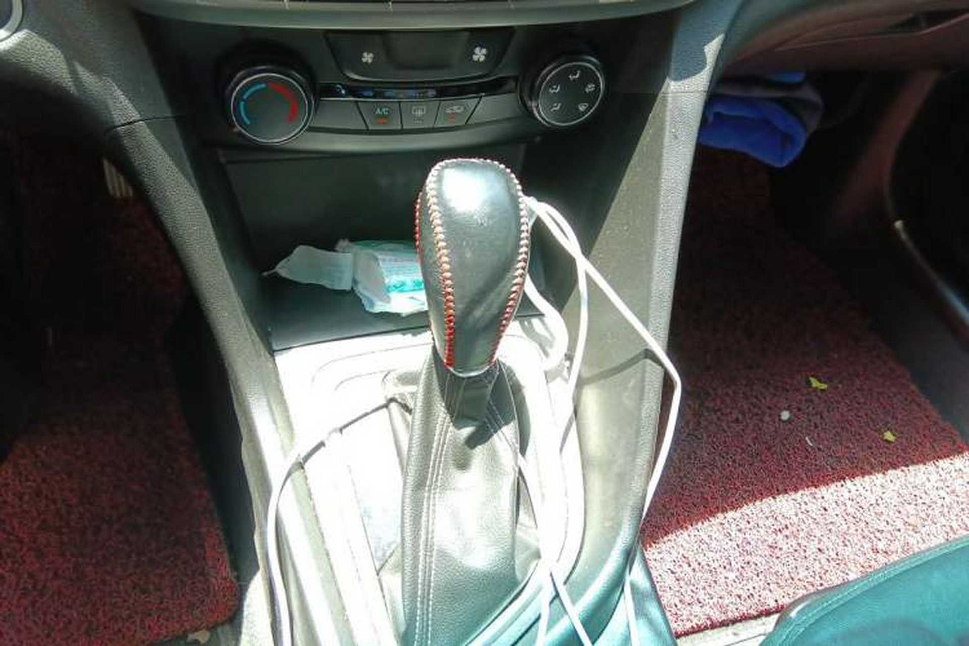 Used Buick GT 2018 18T Automatic Elite Model Gear Lever