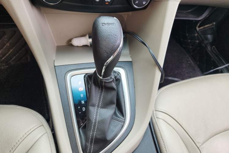 Used Buick GT 2018 15T Dual-Clutch Elite Model China V Standard Gear Lever