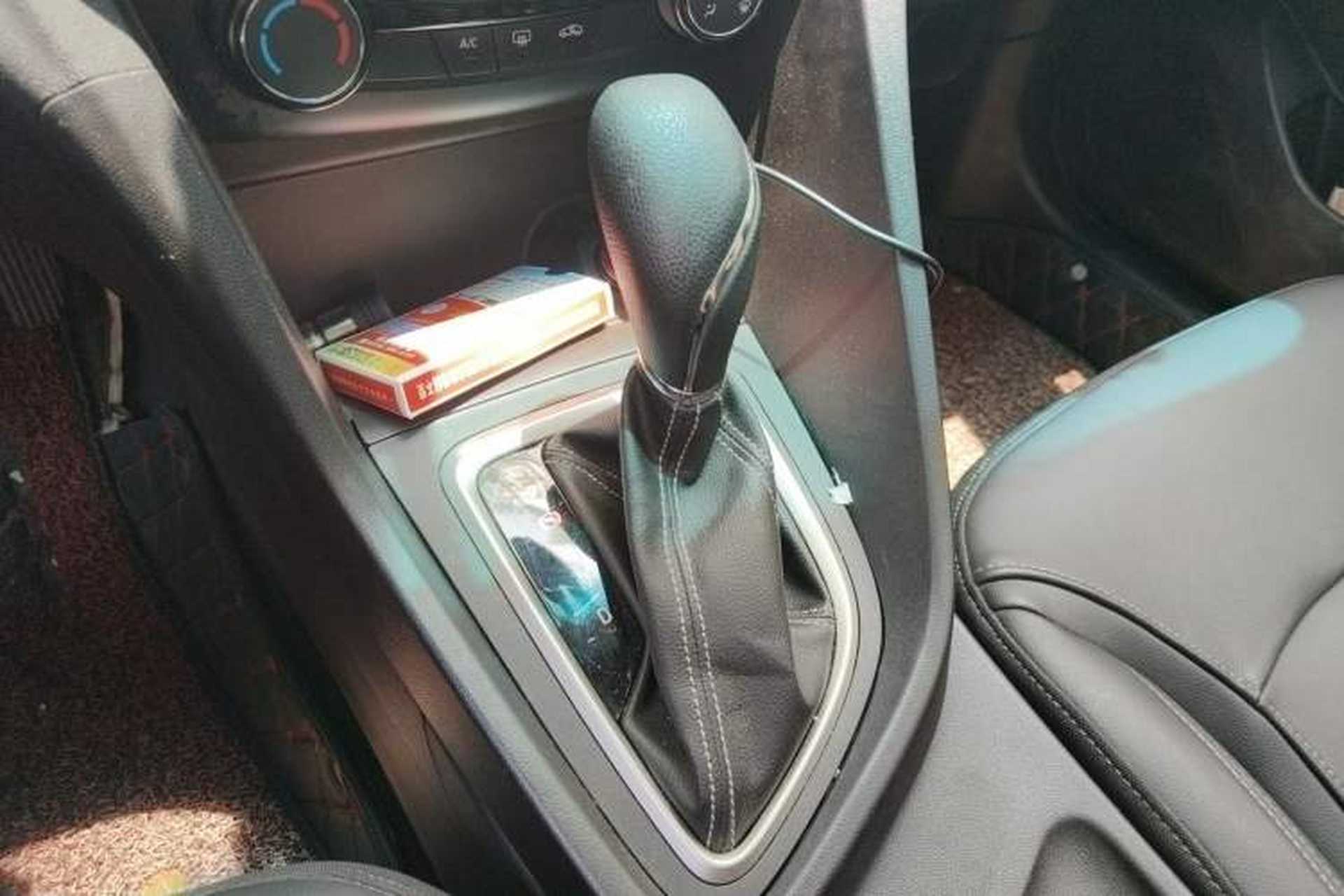 Used Buick GT 2018 18T Automatic Elite Model Gear Lever