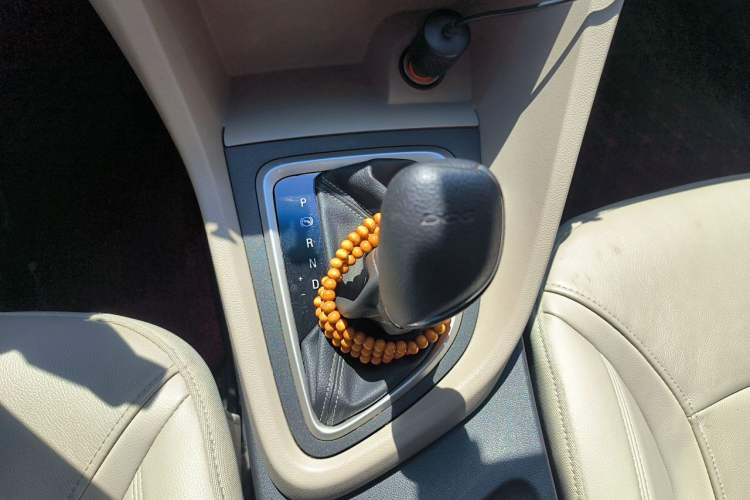 Used Buick GT 2018 15T Dual-Clutch Elite Model China V Standard Gear Lever