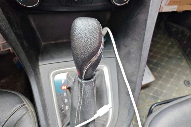 Used Buick GT 2018 18T Automatic Elite Model Gear Lever