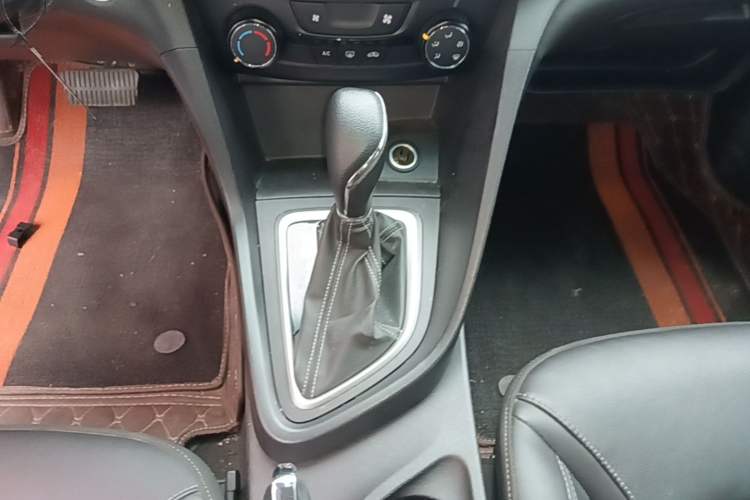 Used Buick GT 2018 18T Automatic Elite Model Gear Lever