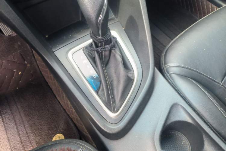Used Buick GT 2018 18T Automatic Elite Model Gear Lever
