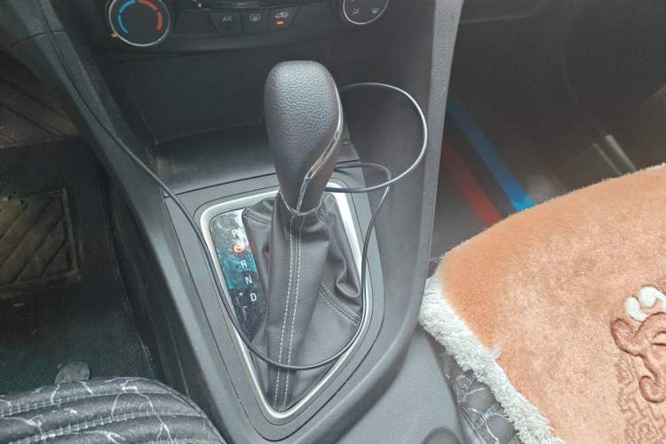 Used Buick GT 2018 18T Automatic Elite Model Gear Lever
