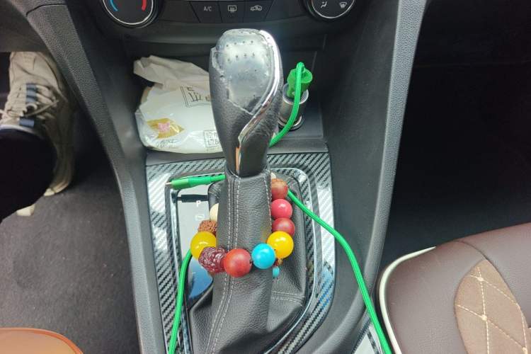Used Buick GT 2018 18T Automatic Elite Model Gear Lever