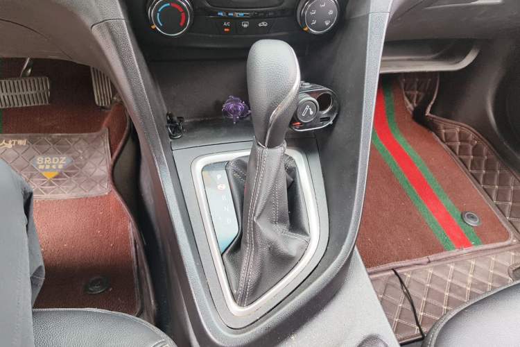Used Buick GT 2018 18T Automatic Elite Model Gear Lever