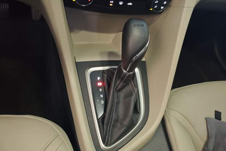Used Buick GT 2018 15T Dual-Clutch Elite Model China V Standard Gear Lever