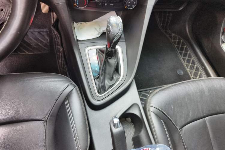 Used Buick GT 2018 18T Automatic Elite Model Gear Lever