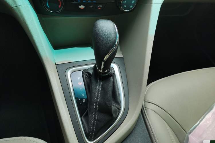 Used Buick GT 2018 15T Dual-Clutch Elite Model China V Standard Gear Lever