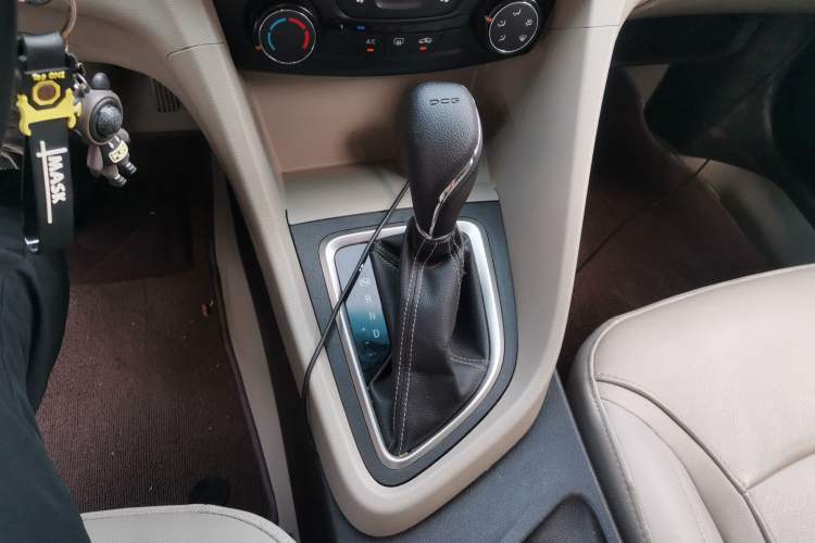 Used Buick GT 2018 15T Dual-Clutch Elite Model China V Standard Gear Lever