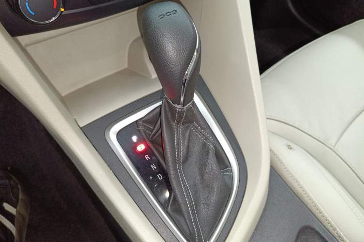 Used Buick GT 2018 15T Dual-Clutch Elite Model China V Standard Gear Lever