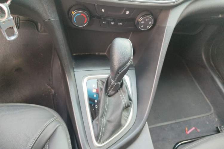 Used Buick GT 2018 18T Automatic Elite Model Gear Lever