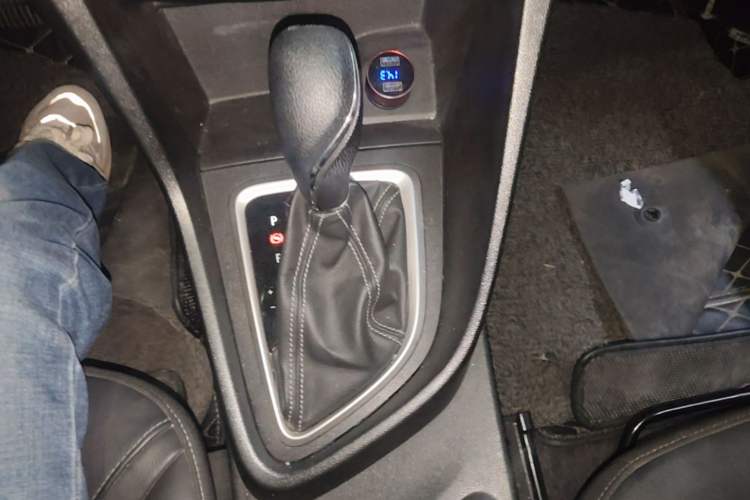 Used Buick GT 2018 18T Automatic Elite Model Gear Lever