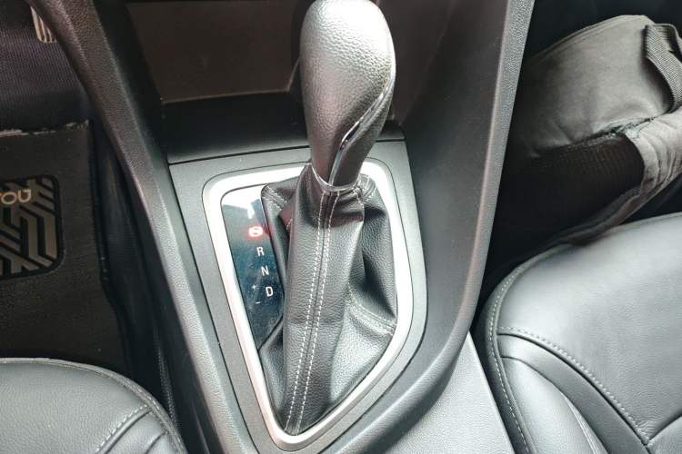 Used Buick GT 2018 18T Automatic Elite Model Gear Lever