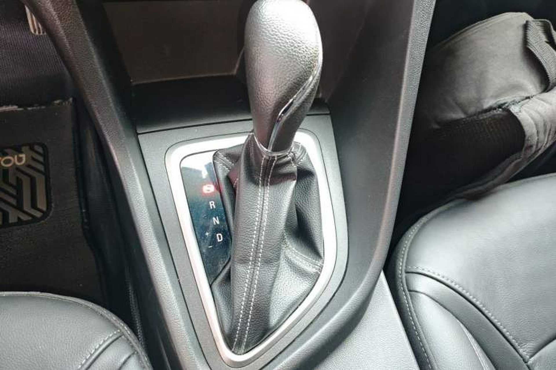 Used Buick GT 2018 18T Automatic Elite Model Gear Lever