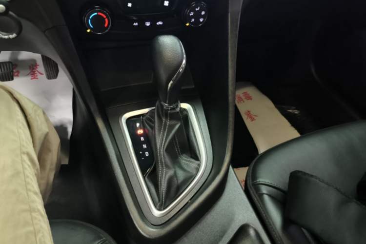 Used Buick GT 2018 18T Automatic Elite Model Gear Lever