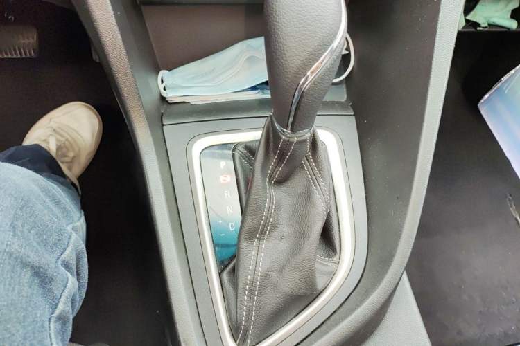Used Buick GT 2018 18T Automatic Elite Model Gear Lever