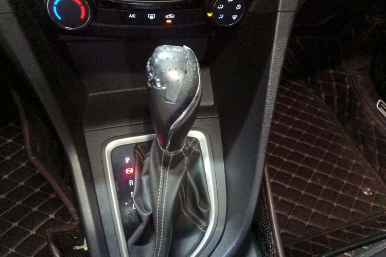 Used Buick GT 2018 18T Automatic Elite Model Gear Lever