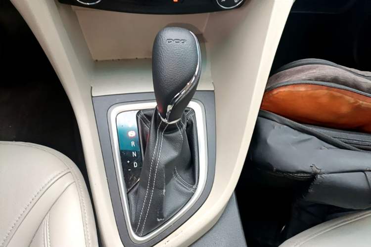 Used Buick GT 2018 15T Dual-Clutch Elite Model China V Standard Gear Lever