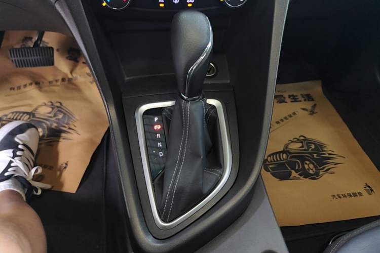 Used Buick GT 2018 18T Automatic Elite Model Gear Lever