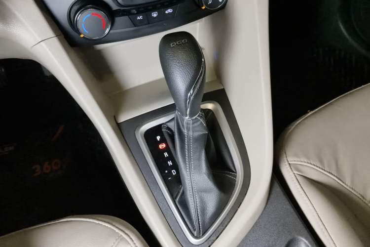 Used Buick GT 2018 15T Dual-Clutch Elite Model China V Standard Gear Lever