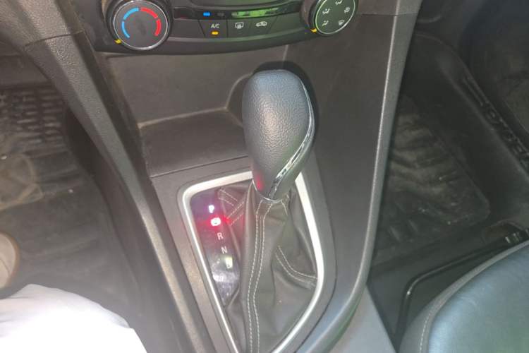 Used Buick GT 2018 18T Automatic Elite Model Gear Lever