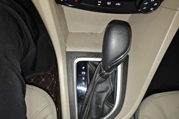 Used Buick GT 2018 15T Dual-Clutch Elite Model China V Standard Gear Lever
