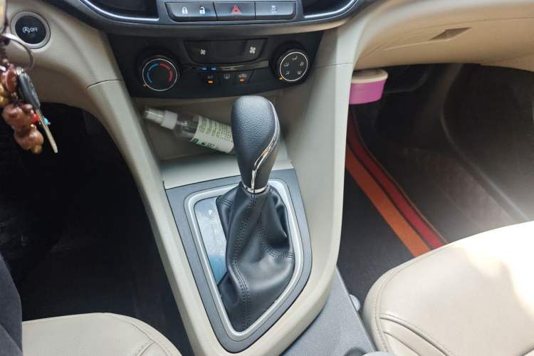 Used Buick GT 2018 15T Dual-Clutch Elite Model China V Standard Gear Lever