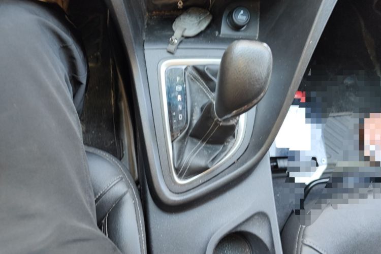 Used Buick GT 2018 18T Automatic Elite Model Gear Lever