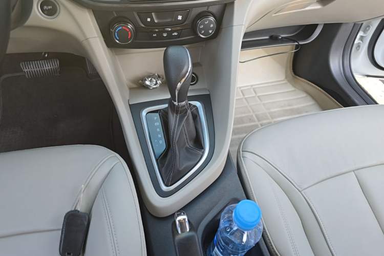 Used Buick GT 2018 15T Dual-Clutch Elite Model China V Standard Gear Lever