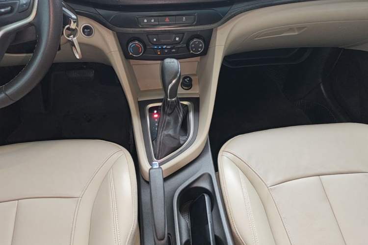 Used Buick GT 2018 15T Dual-Clutch Elite Model China V Standard Gear Lever