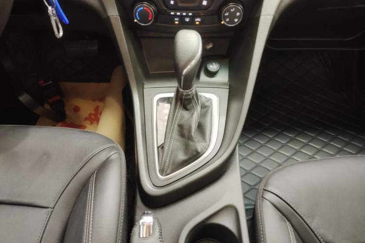 Used Buick GT 2018 18T Automatic Elite Model Gear Lever
