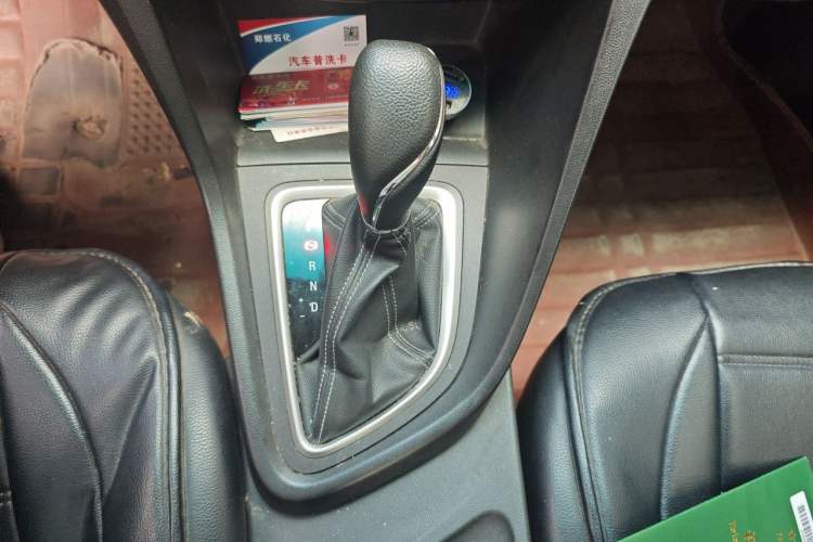 Used Buick GT 2018 18T Automatic Elite Model Gear Lever