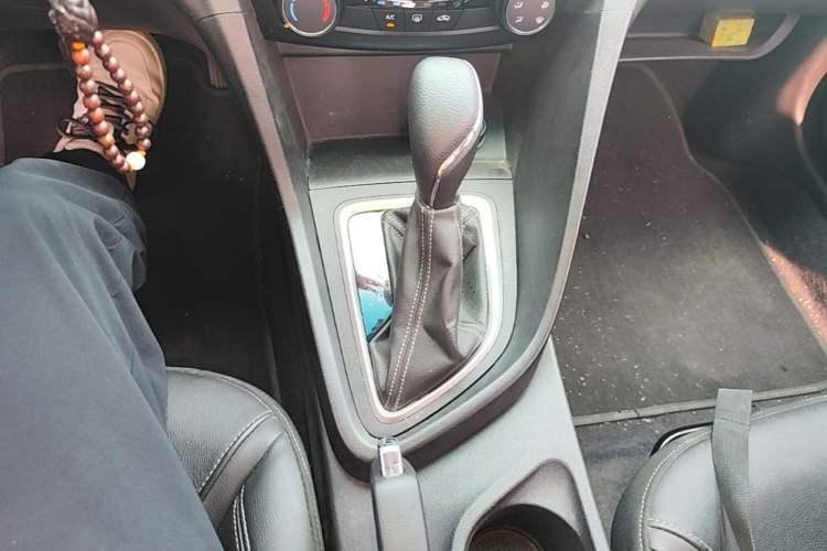Used Buick GT 2018 18T Automatic Elite Model Gear Lever