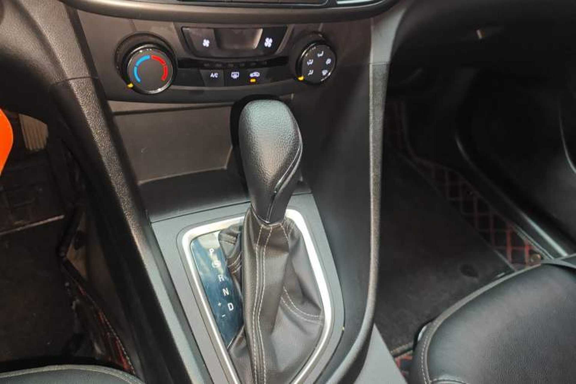 Used Buick GT 2018 18T Automatic Elite Model Gear Lever