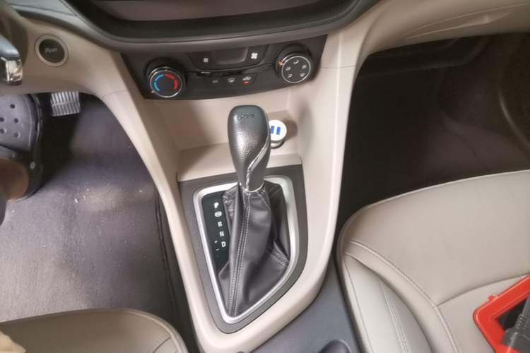 Used Buick GT 2018 15T Dual-Clutch Elite Model China V Standard Gear Lever